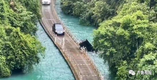 網(wǎng)紅景點(diǎn)浮橋墜車致5人遇難，曾宣傳“可過坦克”技術(shù)引質(zhì)疑